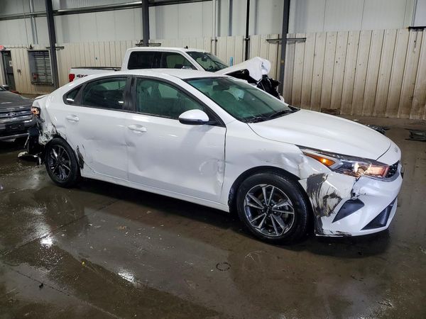 2024 KIA FORTE — Passenger 3/4