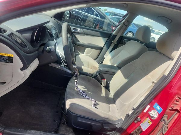 2013 KIA FORTE — DENT