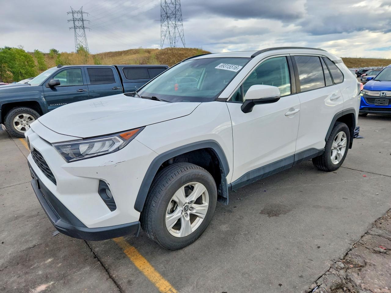 2021 TOYOTA RAV4 — Front 3/4
