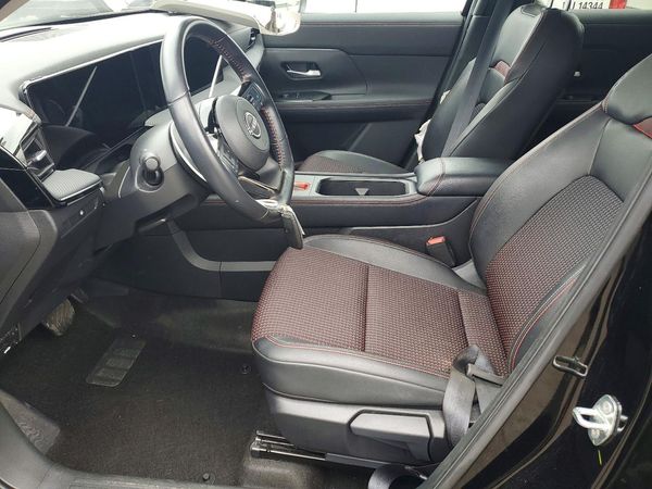 2025 NISSAN KICKS — DENT