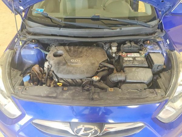 2012 HYUNDAI ACCENT GL (Middle-low grade) — Engine bay
