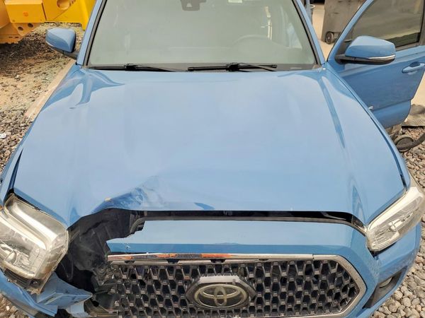 2019 TOYOTA TACOMA SR5 — Engine bay