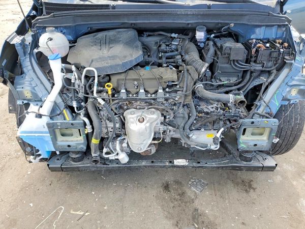 2024 KIA CARNIVAL — Engine bay