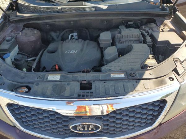 2012 KIA SORENTO GL(Middle-low grade) — Engine bay