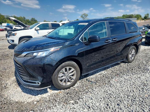 2022 TOYOTA SIENNA — Front 3/4