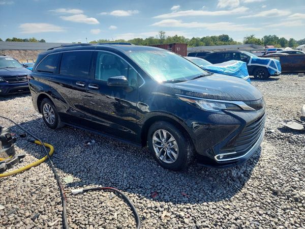 2022 TOYOTA SIENNA — Passenger 3/4