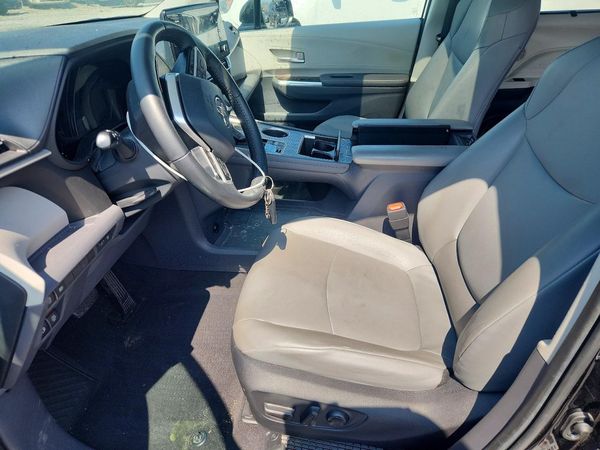 2022 TOYOTA SIENNA — DENT