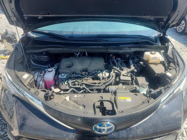 2022 TOYOTA SIENNA — Engine bay