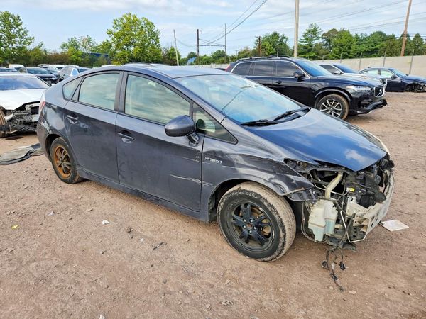 2012 TOYOTA PRIUS — Passenger 3/4
