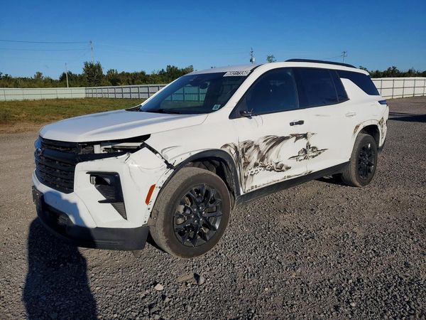 2024 CHEVROLET TRAVERSE LT — Front 3/4
