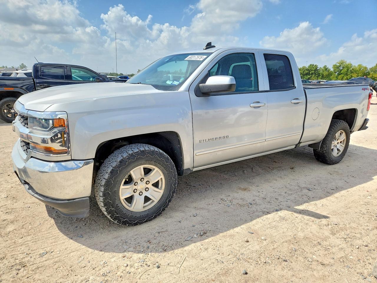 2018 CHEVROLET SILVERADO LT — Front 3/4