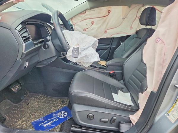 2023 VOLKSWAGEN JETTA SE w/ Sunroof — DENT