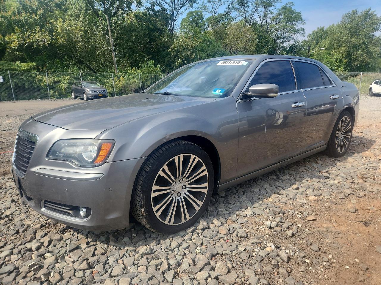 2012 CHRYSLER 300 300S V6 — Front 3/4