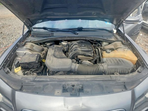 2012 CHRYSLER 300 300S V6 — Engine bay