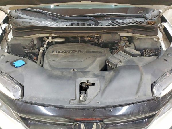 2021 HONDA PILOT SE — Engine bay