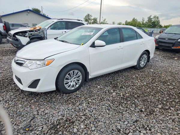 2013 TOYOTA CAMRY — Front 3/4