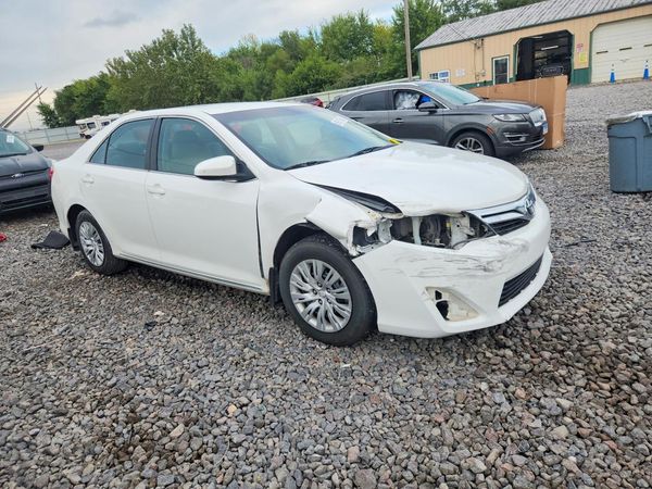 2013 TOYOTA CAMRY — Passenger 3/4