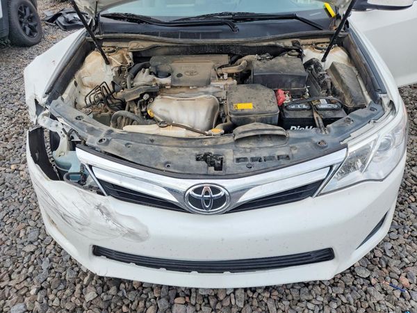 2013 TOYOTA CAMRY — Engine bay