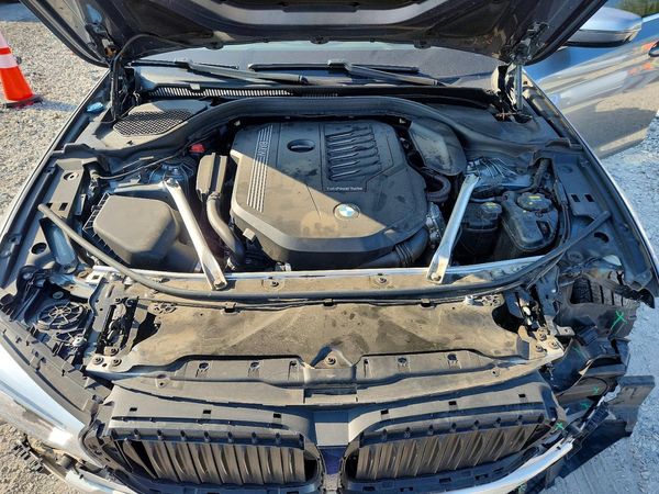 2020 BMW 540 xDrive — Engine bay