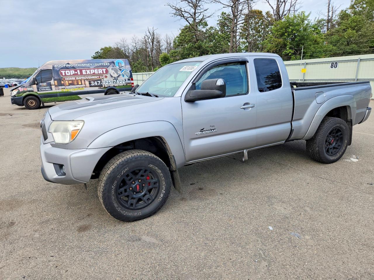 2015 TOYOTA TACOMA Delux Grade — Front 3/4