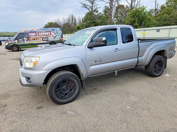 2015 TOYOTA TACOMA Delux Grade — Front 3/4