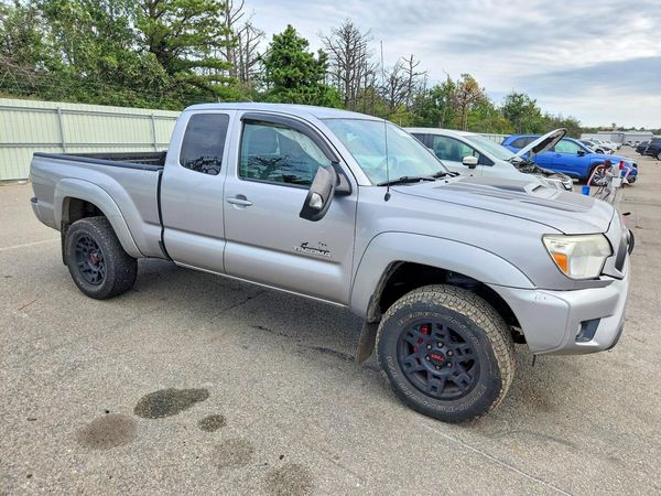 2015 TOYOTA TACOMA Delux Grade — Passenger 3/4