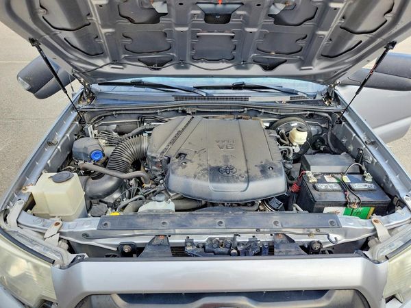 2015 TOYOTA TACOMA Delux Grade — Engine bay