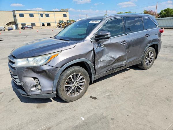 2017 TOYOTA HIGHLANDER — Front 3/4