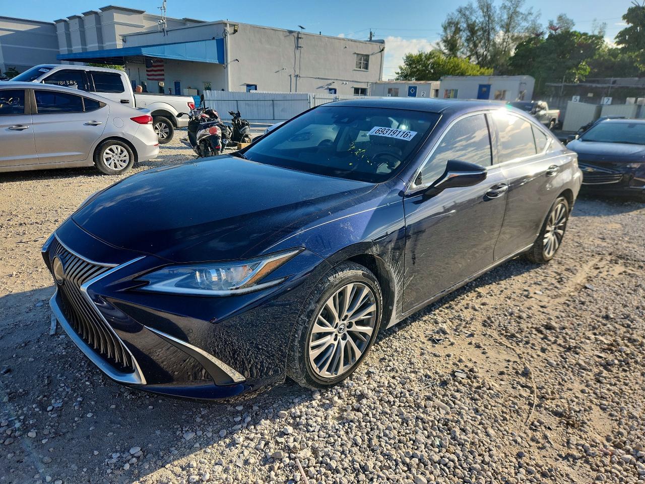 2020 LEXUS ES 350 Premium — Front 3/4