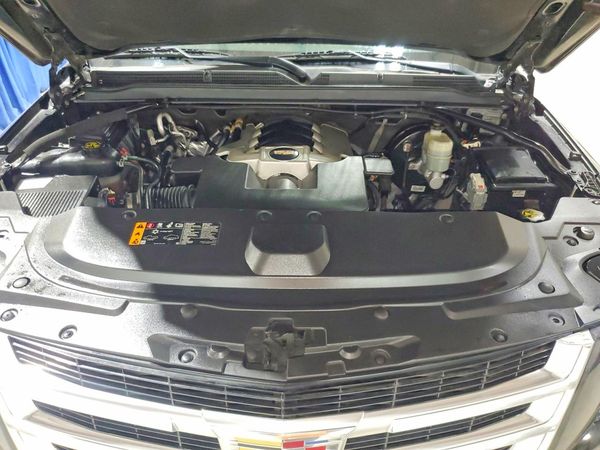 2020 CADILLAC ESCALADE ESV Luxury — Engine bay
