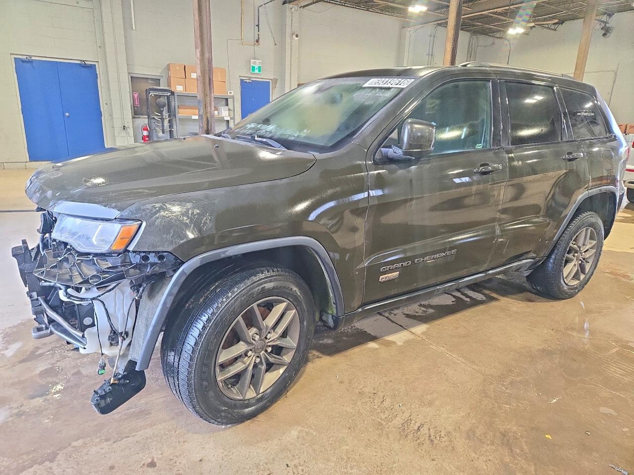 2017 JEEP GRAND CHER Laredo — Front 3/4