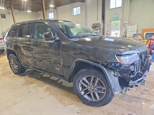 2017 JEEP GRAND CHER Laredo — Passenger 3/4