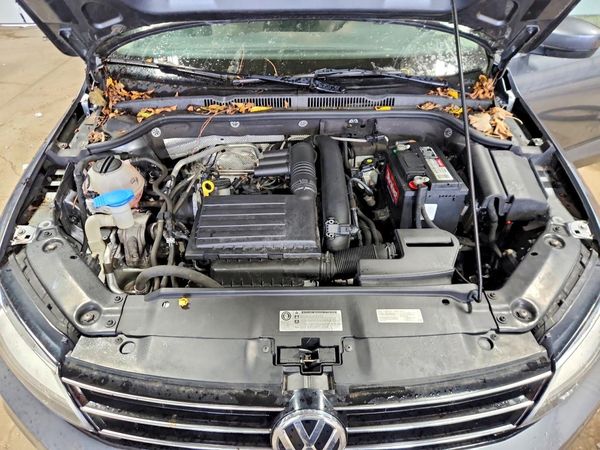 2017 VOLKSWAGEN JETTA — Engine bay