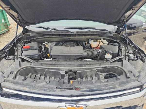 2025 CHEVROLET TAHOE LT — Engine bay