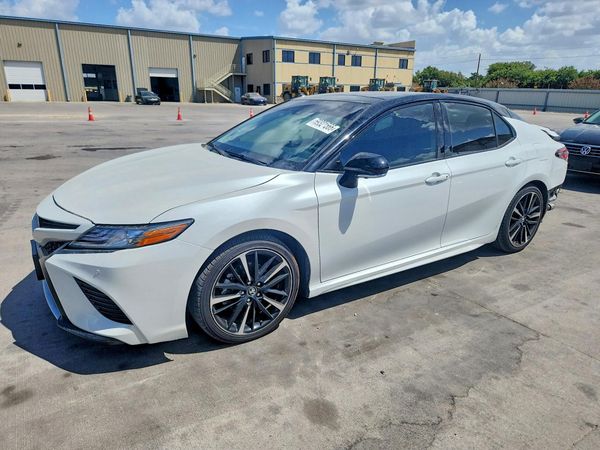 2019 TOYOTA CAMRY — Front 3/4