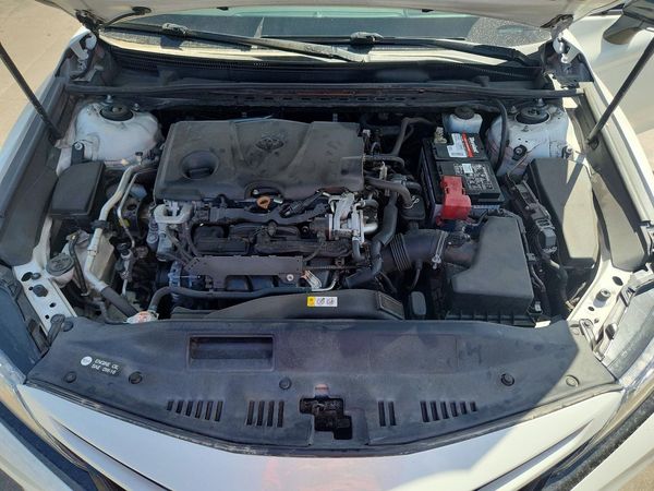2019 TOYOTA CAMRY — Engine bay