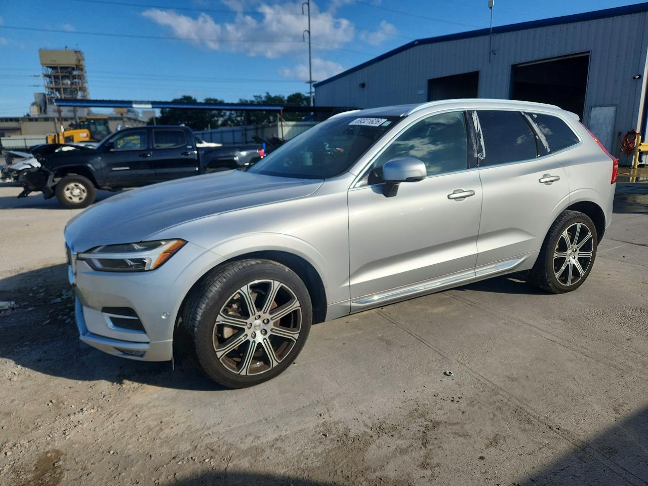 2018 VOLVO XC60 Inscription — Front 3/4