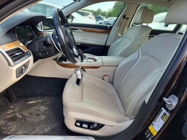 2017 BMW 750 — DENT