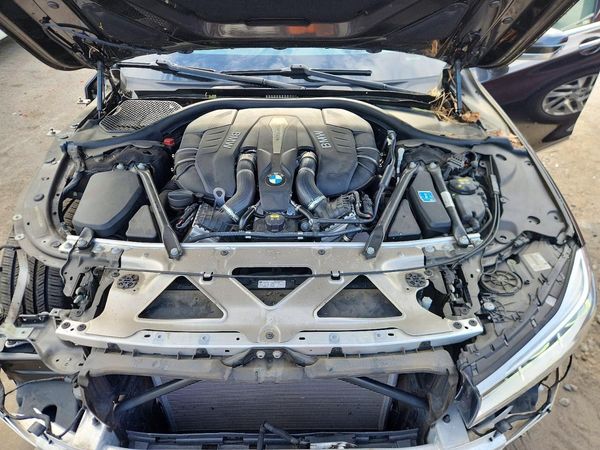 2017 BMW 750 — Engine bay