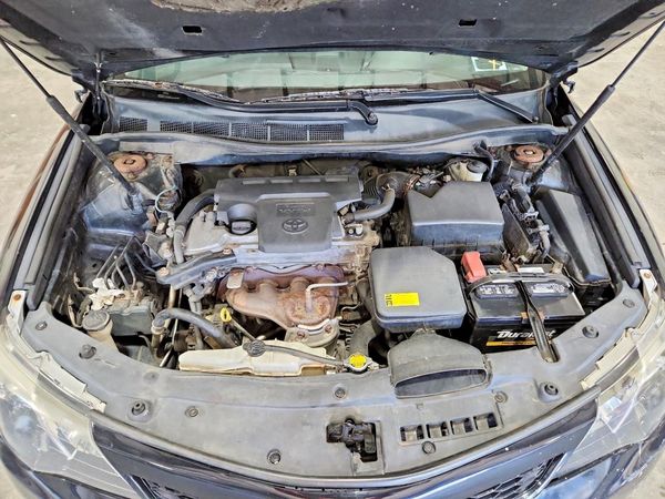 2013 TOYOTA CAMRY — Engine bay