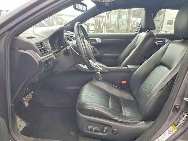 2013 LEXUS CT — DENT