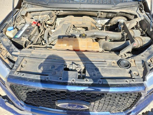 2018 FORD F150 — Engine bay