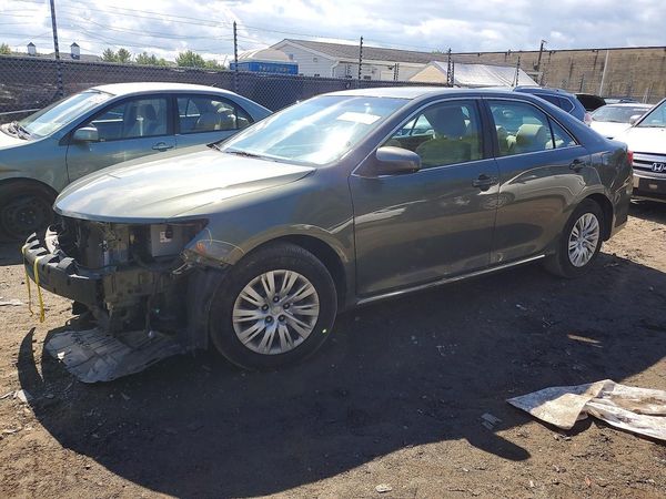 2012 TOYOTA CAMRY — Front 3/4