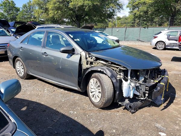 2012 TOYOTA CAMRY — Passenger 3/4