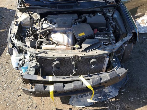 2012 TOYOTA CAMRY — Engine bay
