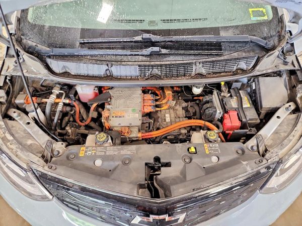 2020 CHEVROLET BOLT LT — Engine bay