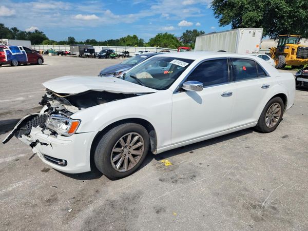 2013 CHRYSLER 300 300C — Front 3/4