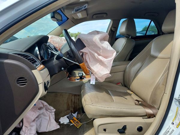 2013 CHRYSLER 300 300C — DENT