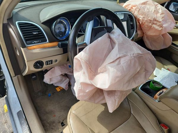 2013 CHRYSLER 300 300C — CKPT