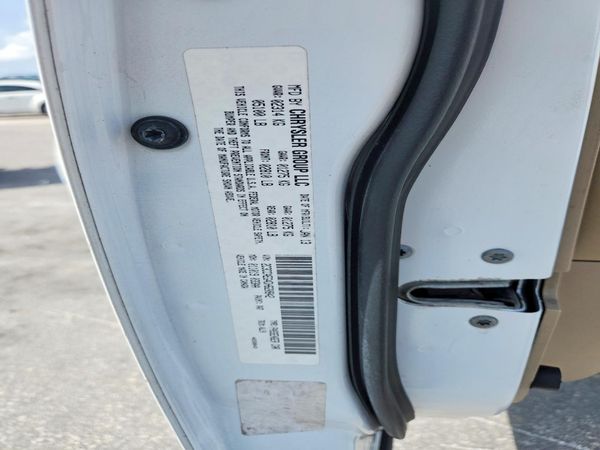 2013 CHRYSLER 300 300C — VINS